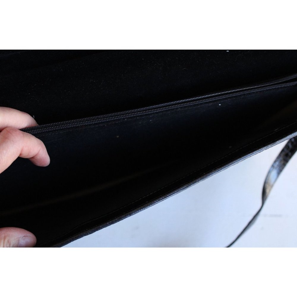 Vintage 1970s 1980s Briefcase / Stamped Leather Attache / With Lock, Handle, - Picture 10 of 10